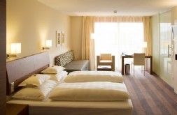 Doppelzimmer mit Schlafcouch für bis zu 3 Personen im Neubau